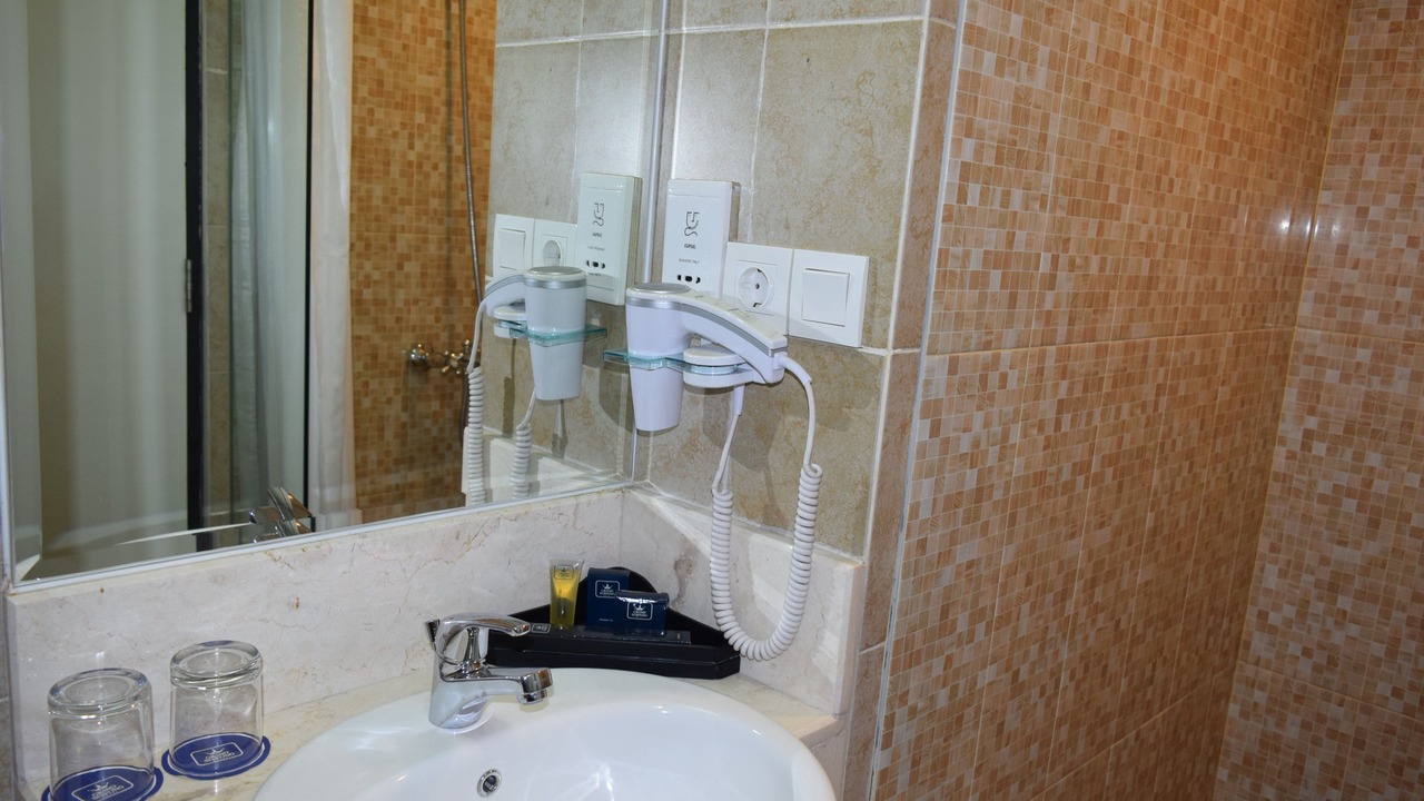 Photo of Bathroom in Panunggangan Utara