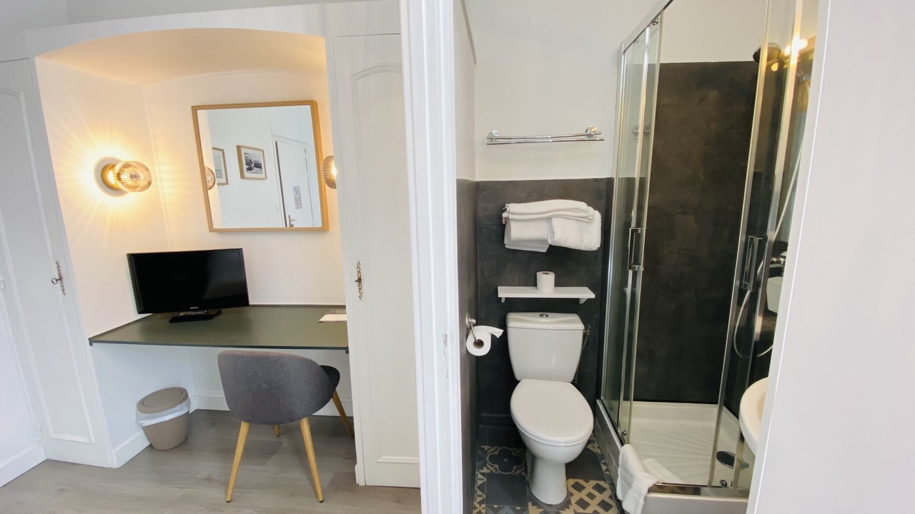 Photo of Bathroom in Dinard