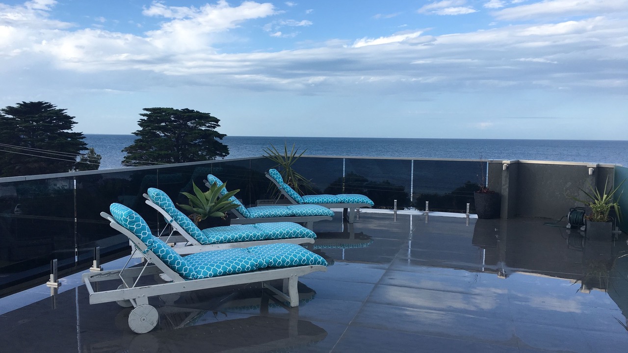 Photo of Outdoor in Indented Head