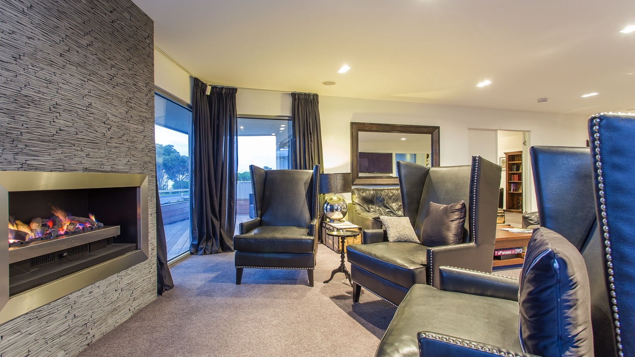 Photo of Livingroom in Indented Head