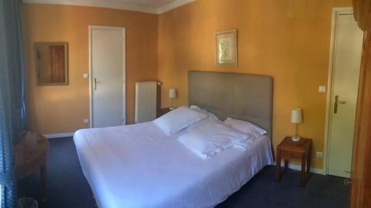 Photo of Bedroom in La Varenne Saint-Hilaire