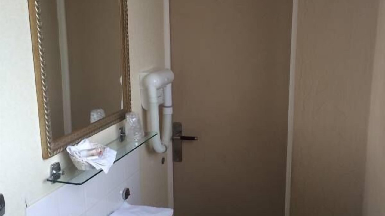 Photo of Bathroom in La Varenne Saint-Hilaire