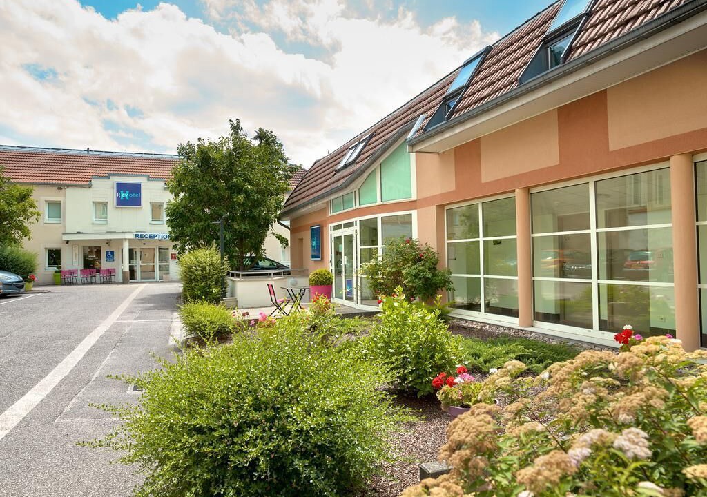 Photo of Patio Balcony in Poincare - Foch - Anatole France - Croix de Bourgogne