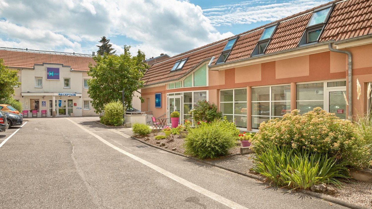 Photo of Outdoor in Poincare - Foch - Anatole France - Croix de Bourgogne