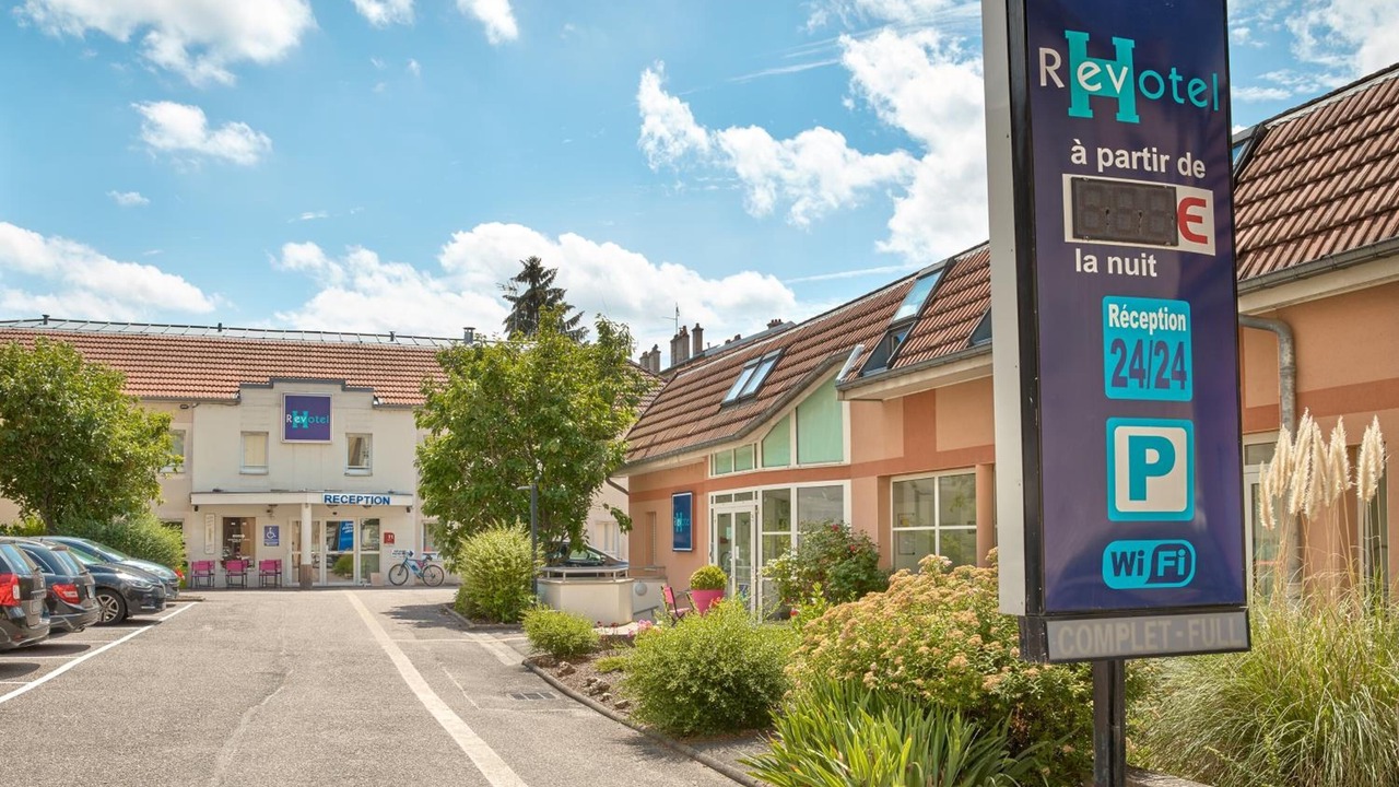 Photo of Outdoor in Poincare - Foch - Anatole France - Croix de Bourgogne