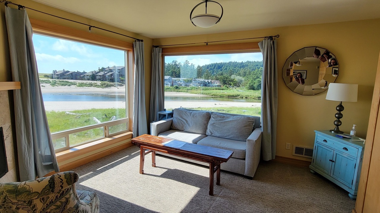 Photo of Livingroom in Cannon Beach