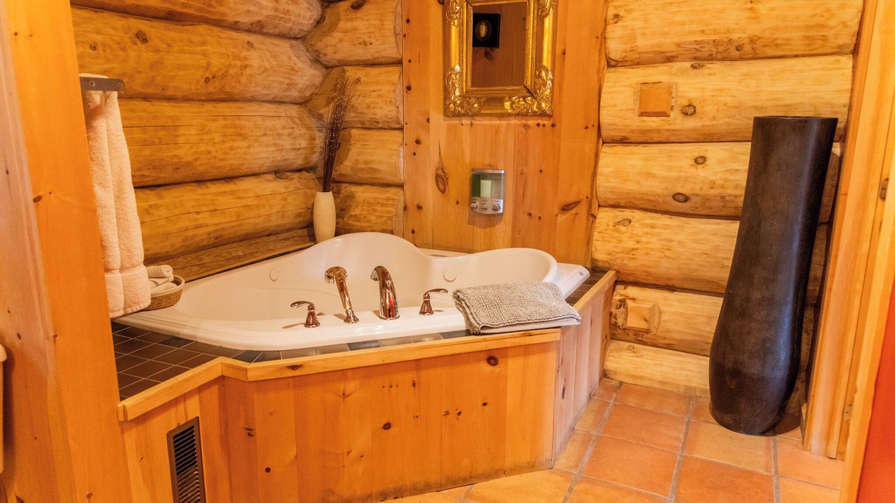 Photo of Bathroom in Duhamel