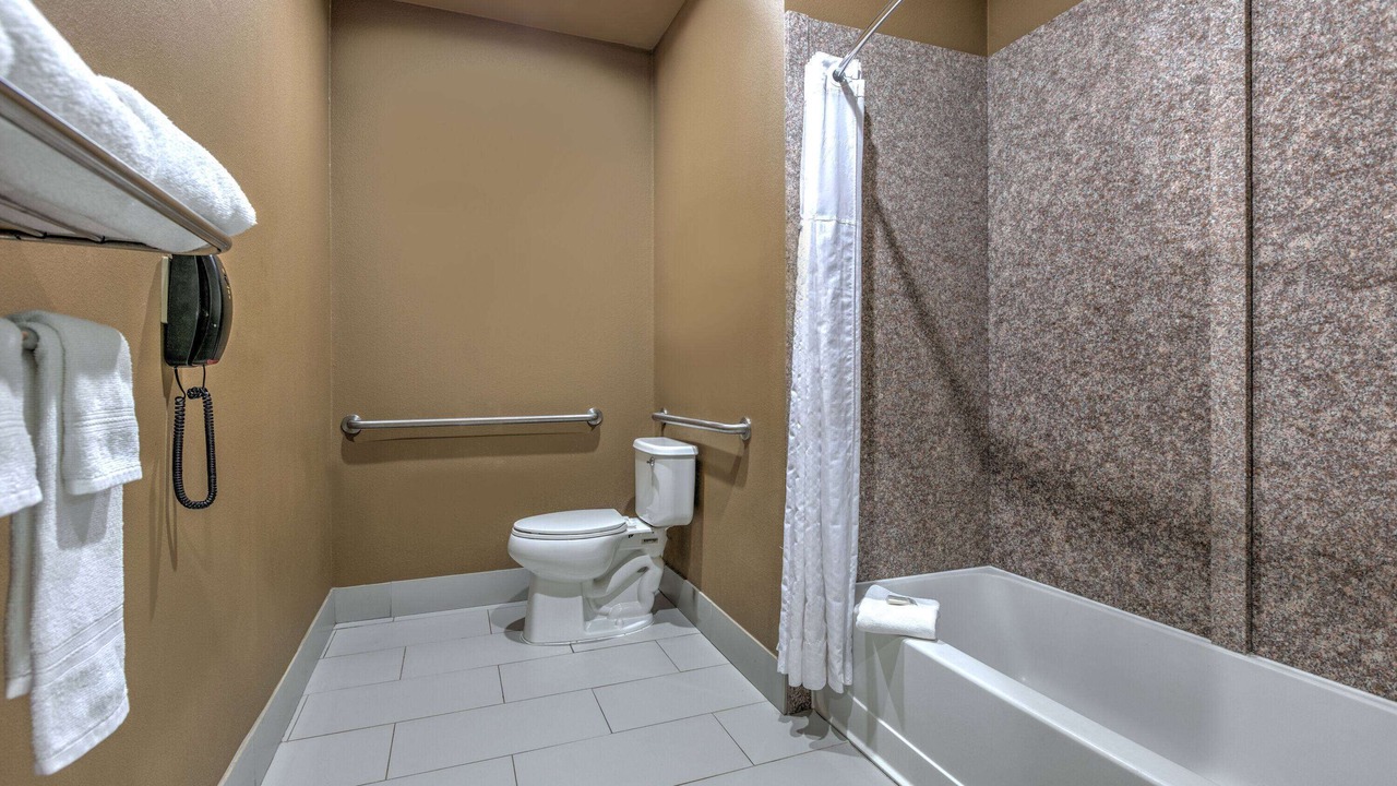 Photo of Bathroom in Karnes City