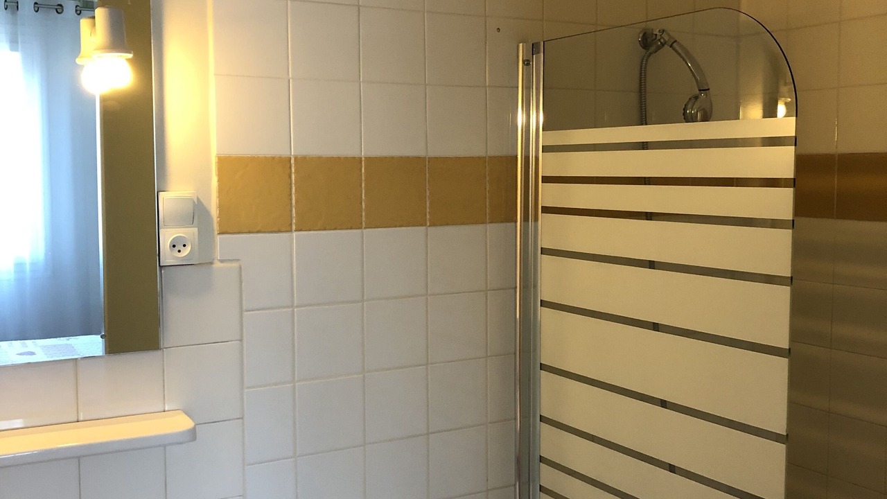 Photo of Bathroom in Gueugnon