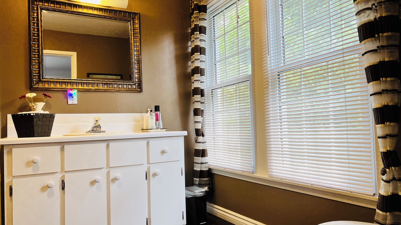 Photo of Bathroom in Niagara Falls