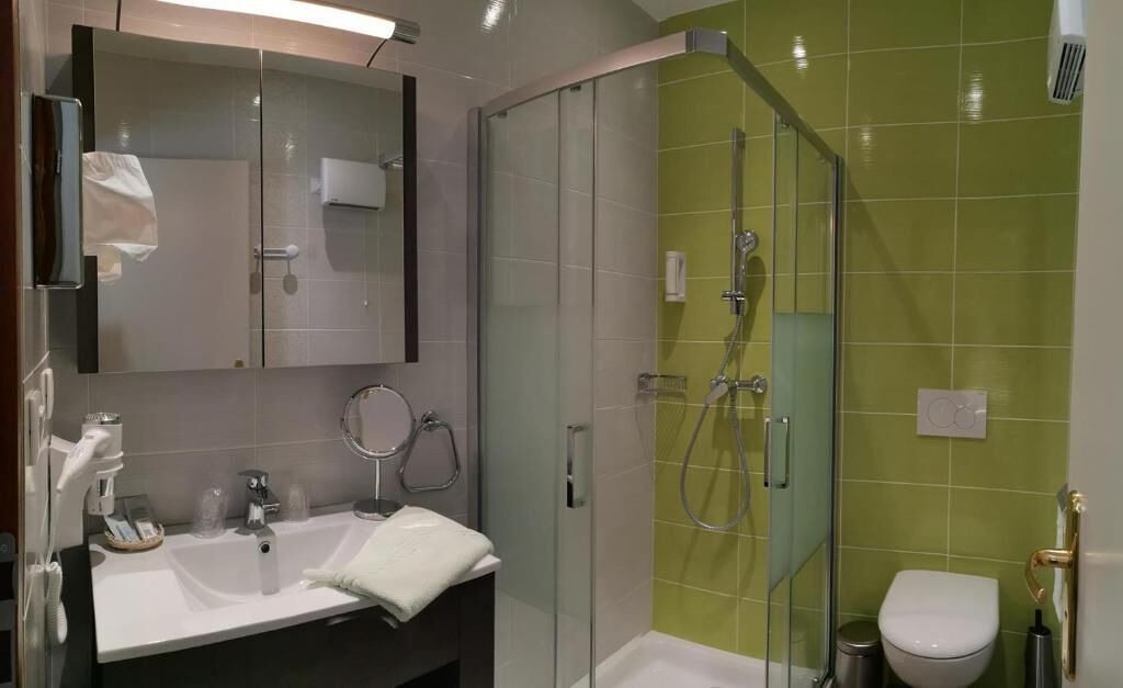 Photo of Bathroom in Saint-Jean-de-Maurienne