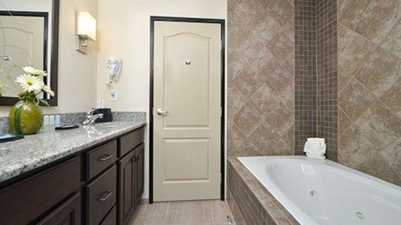 Photo of Bathroom in Garden City