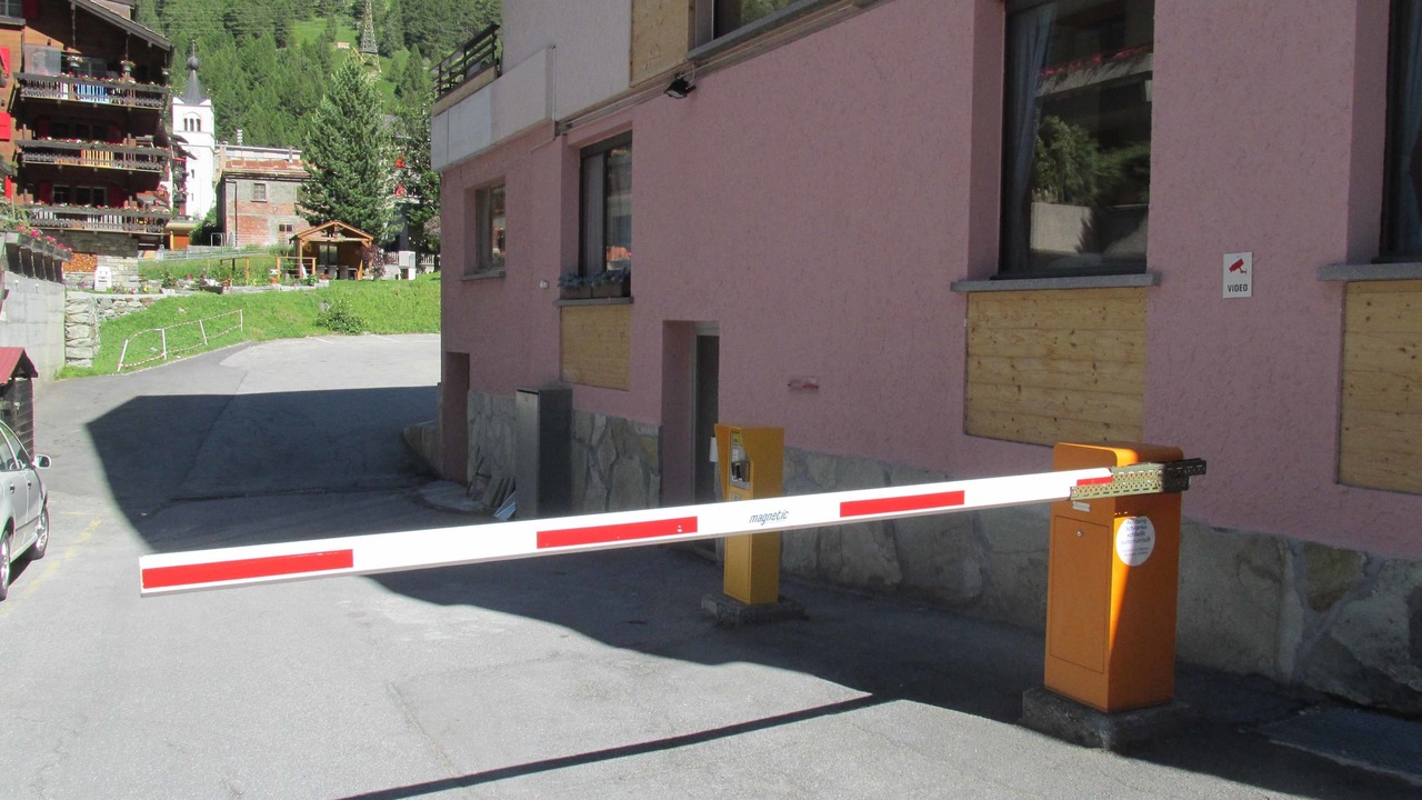 Photo of Others in Taesch