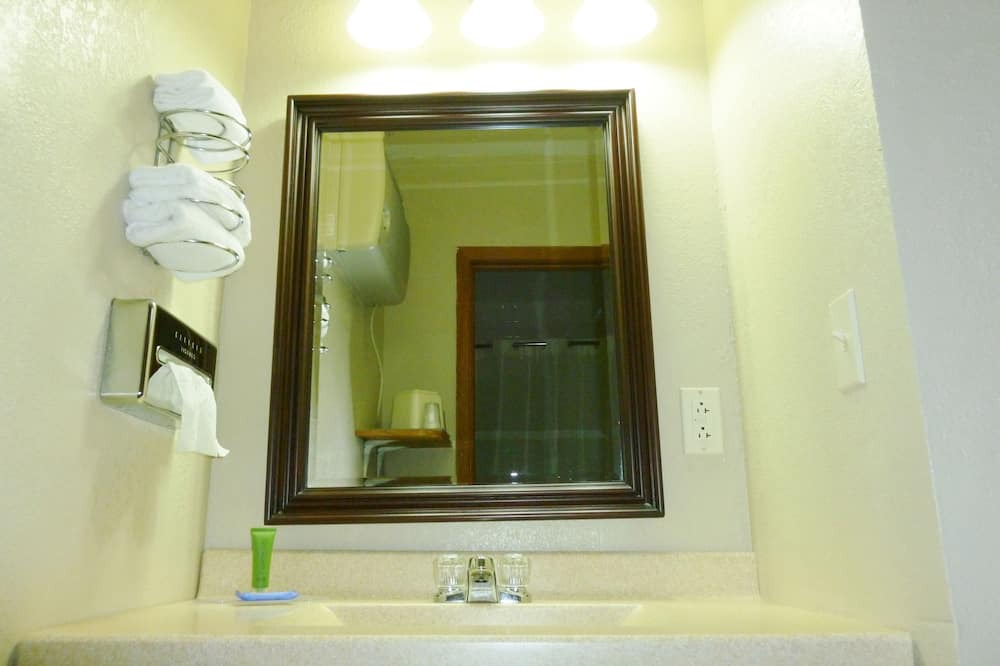 Photo of Bathroom in Chariton