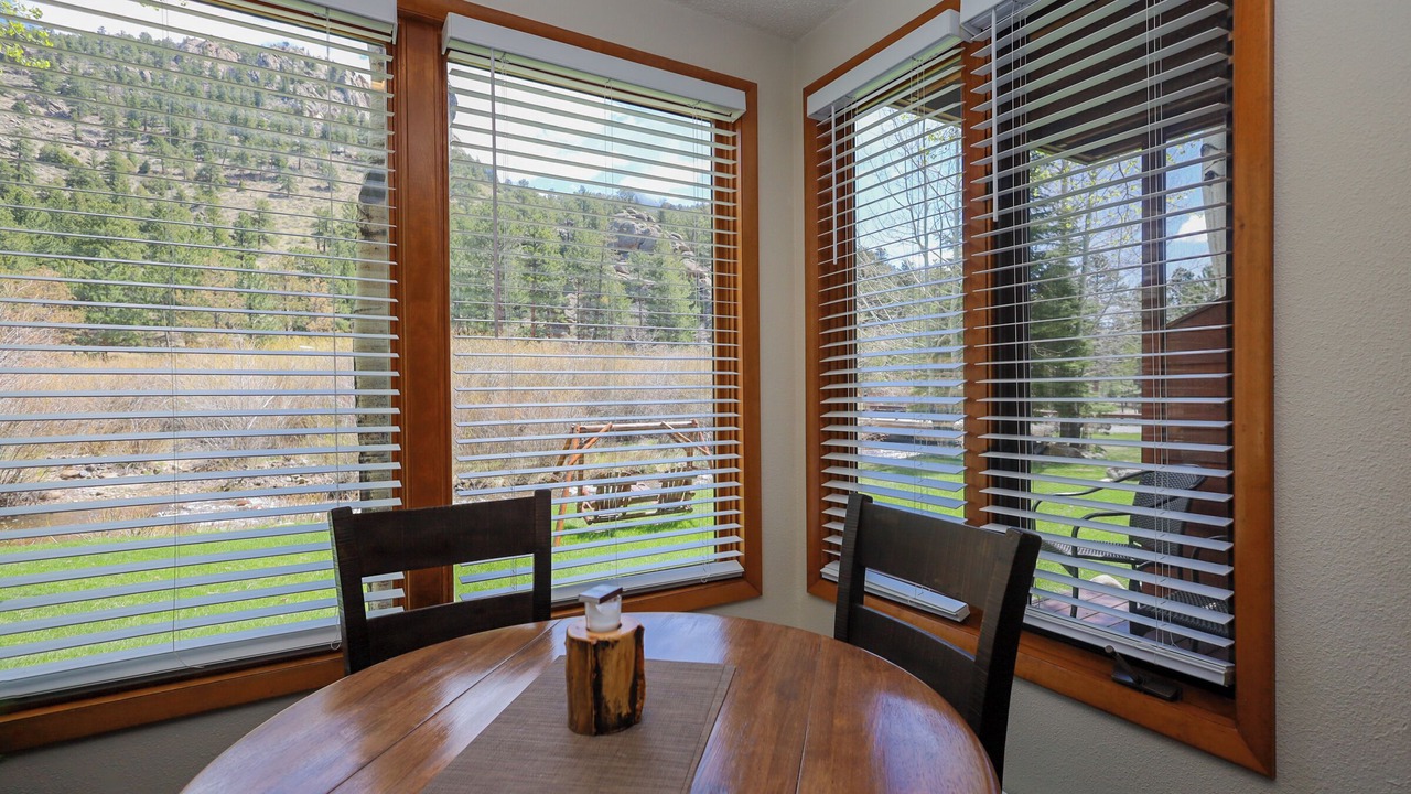 Photo of Livingroom in Fall River Estates