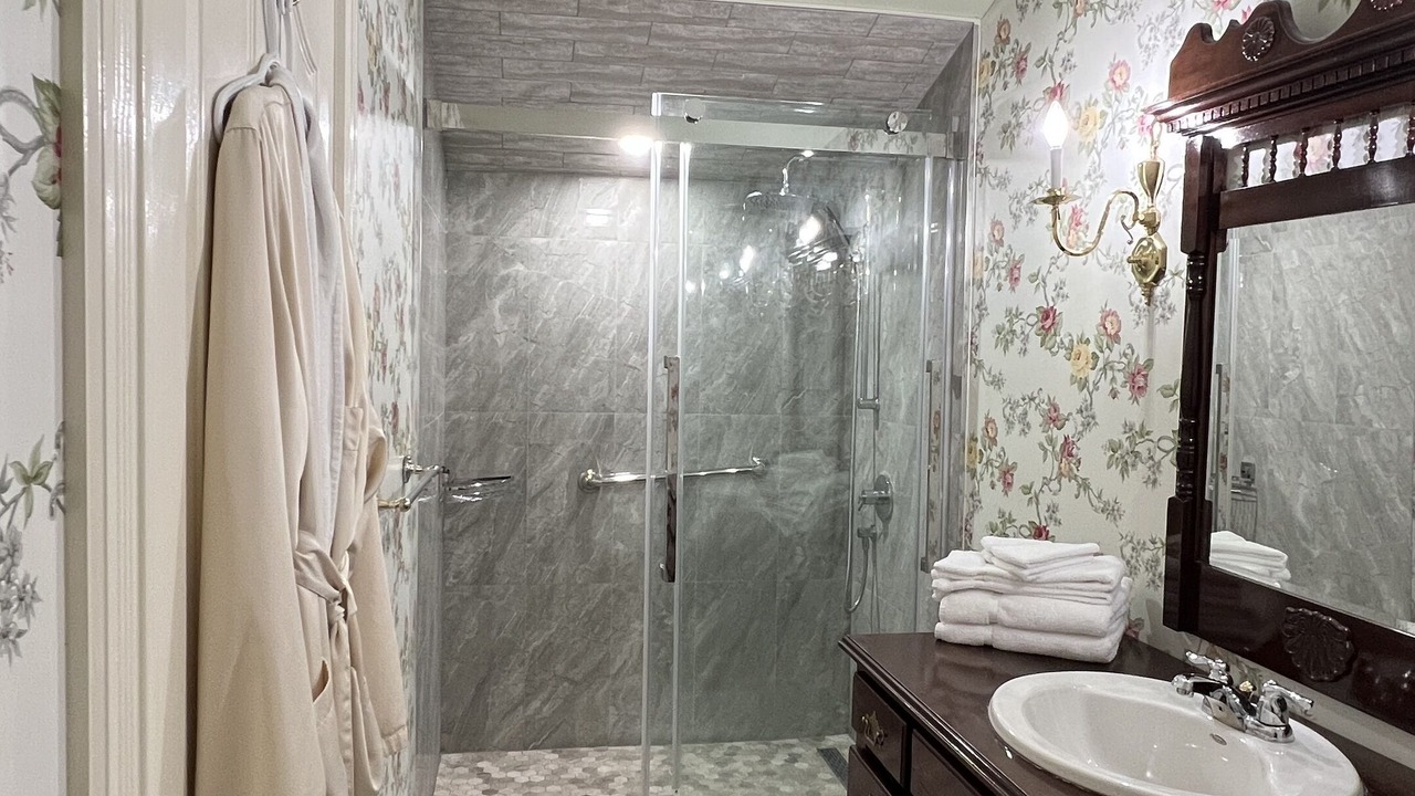 Photo of Bathroom in Niagara Falls