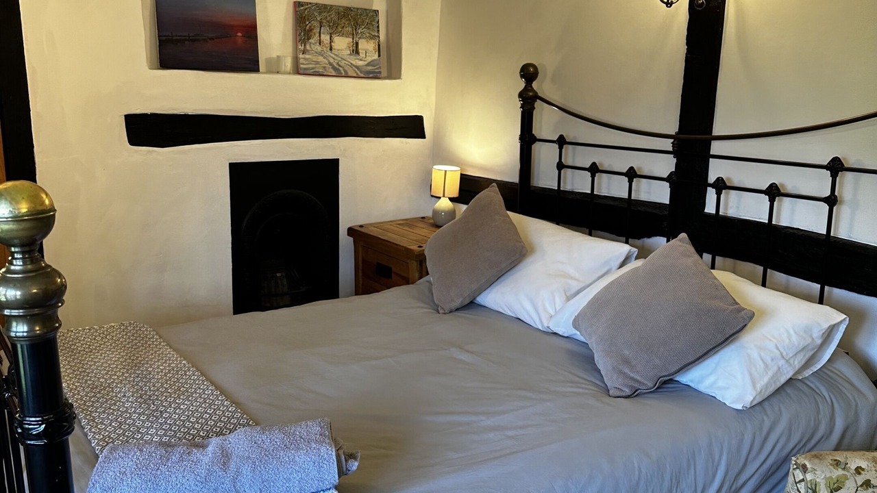 Photo of Bedroom in Godalming