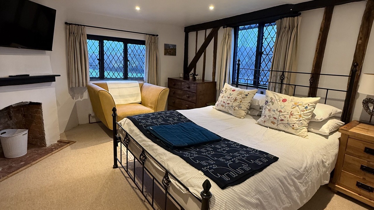 Photo of Bedroom in Godalming