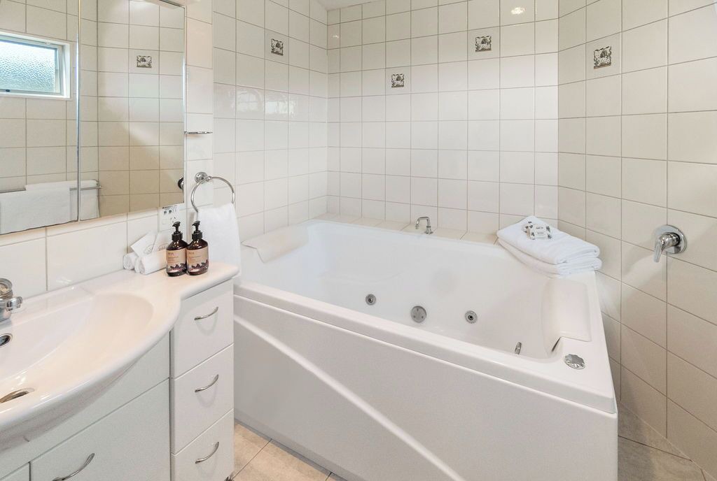 Photo of Bathroom in Paihia