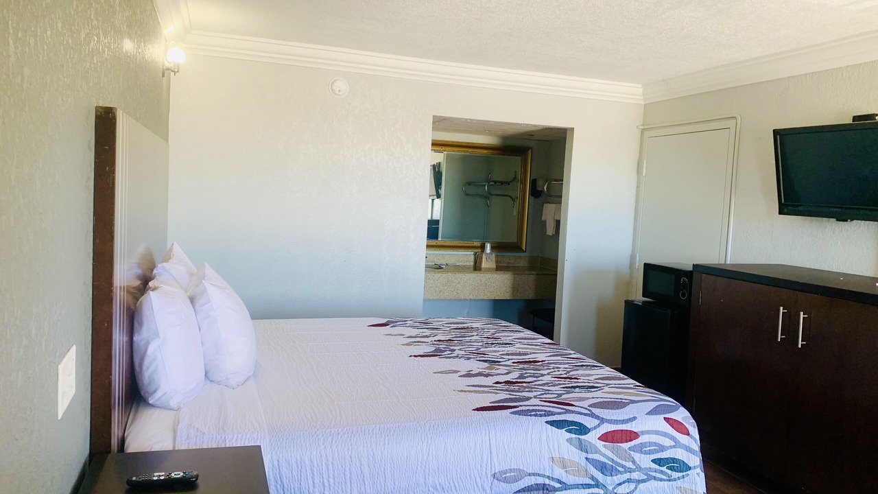 Photo of Bedroom in Crowley