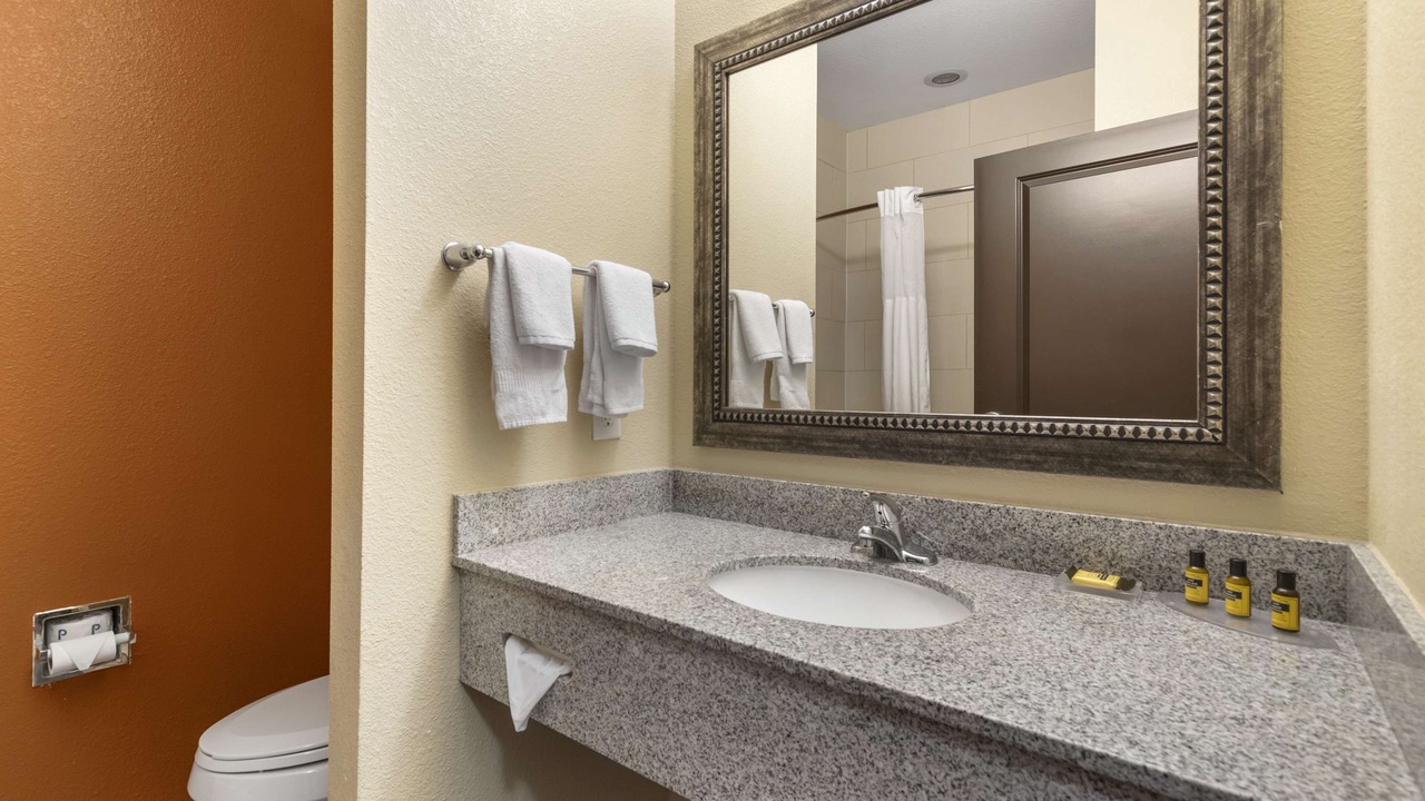 Photo of Bathroom in Luling