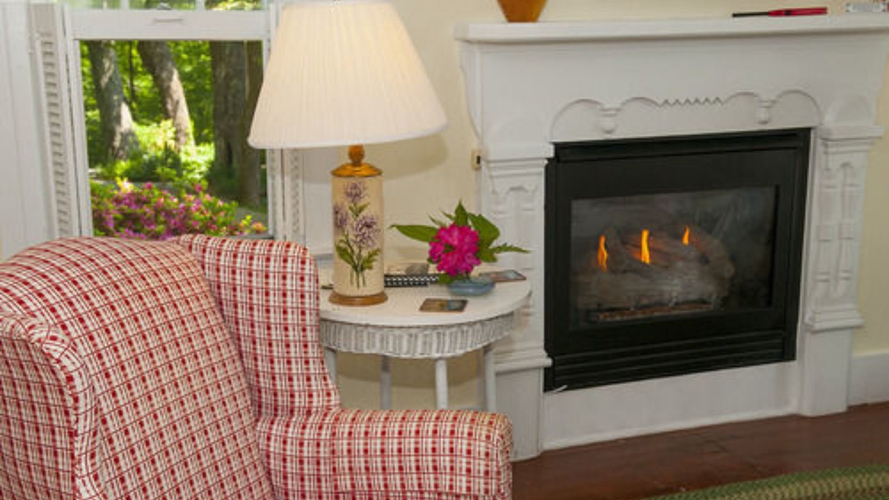 Photo of Livingroom in Saluda