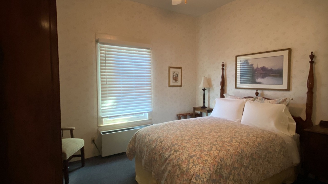 Photo of Bedroom in Glen Rose