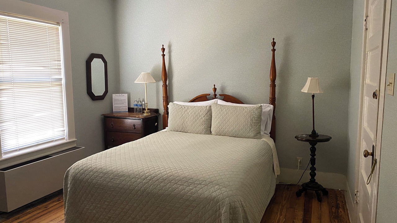 Photo of Bedroom in Glen Rose