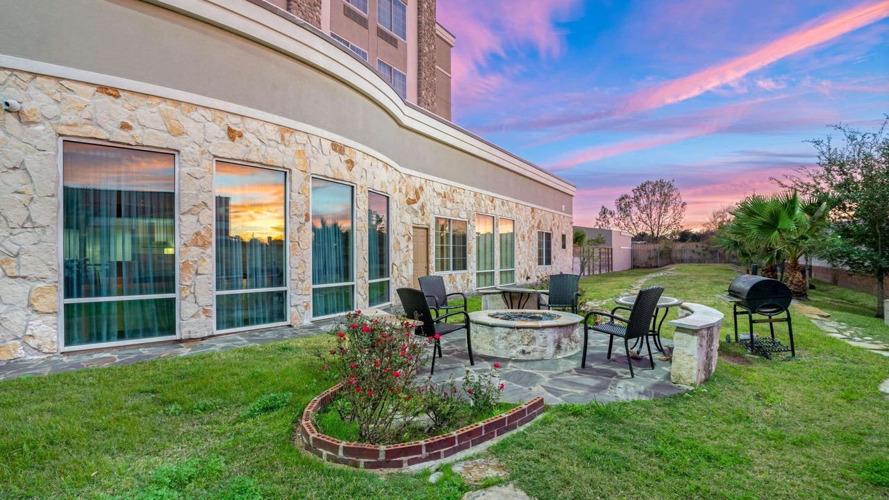 Photo of Livingroom in Willowbrook