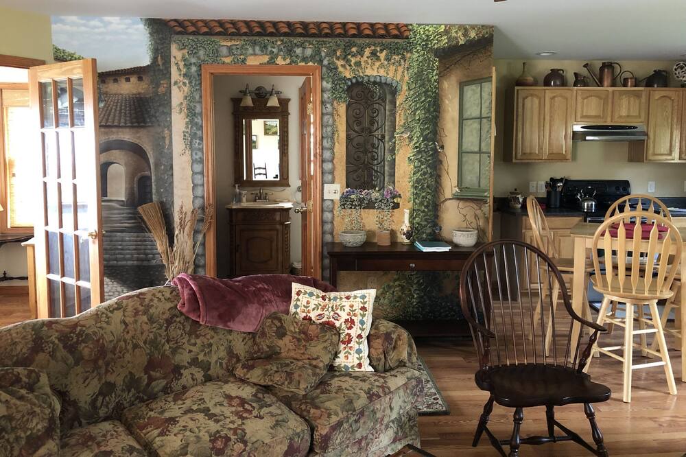 Photo of Livingroom in Skaneateles