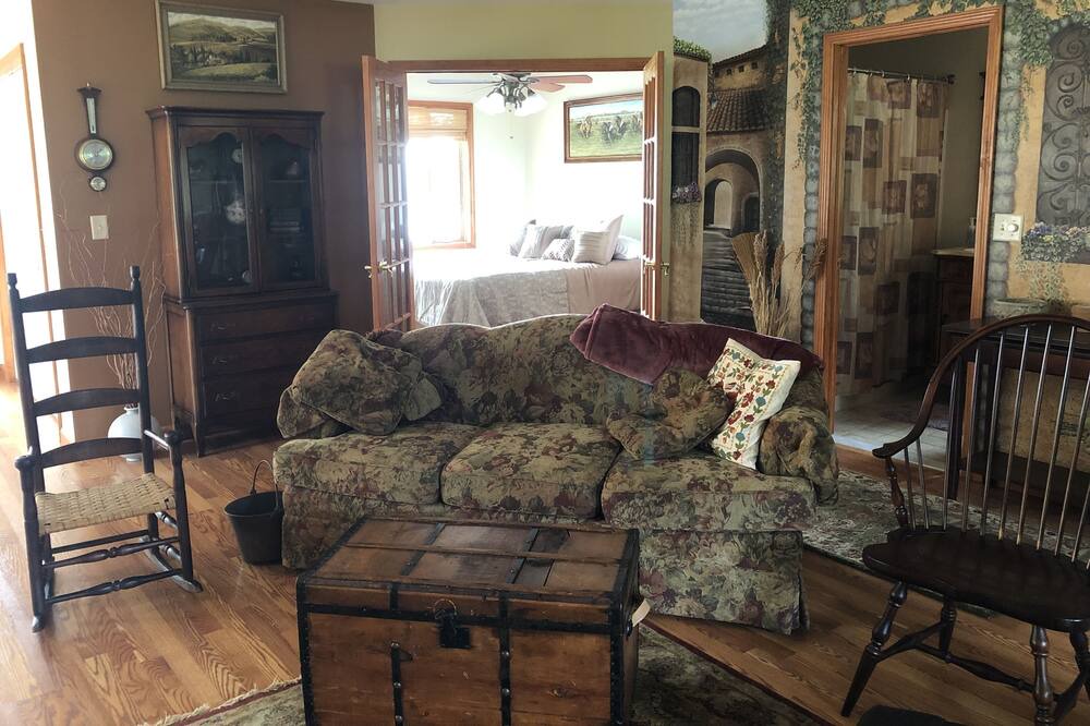 Photo of Livingroom in Skaneateles