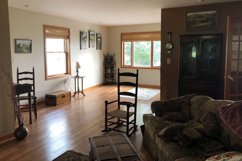 Photo of Livingroom in Skaneateles
