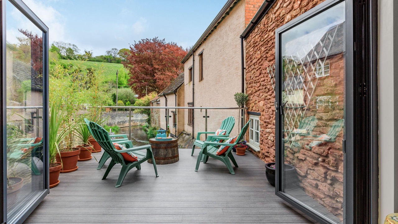 Photo of Patio Balcony in Roadwater
