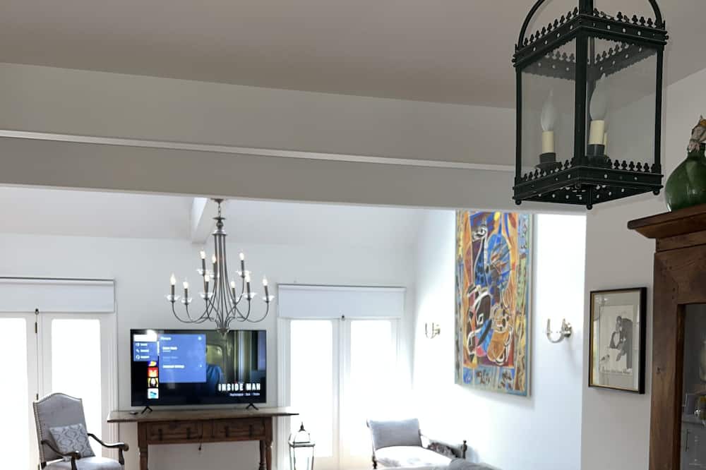 Photo of Livingroom in Wading River