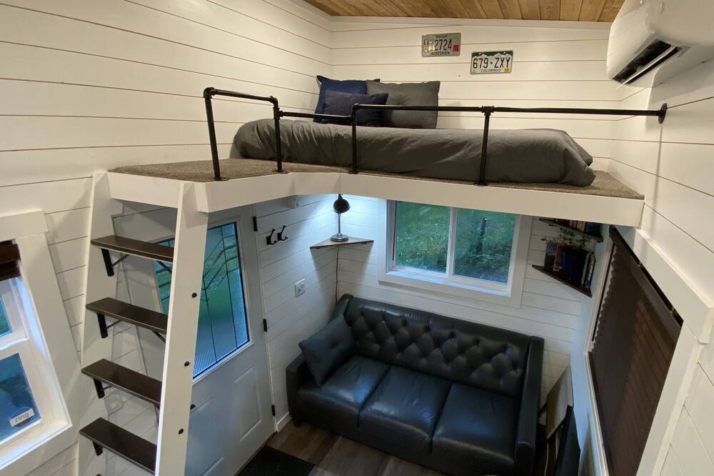 Photo of Bedroom in Mirrormont