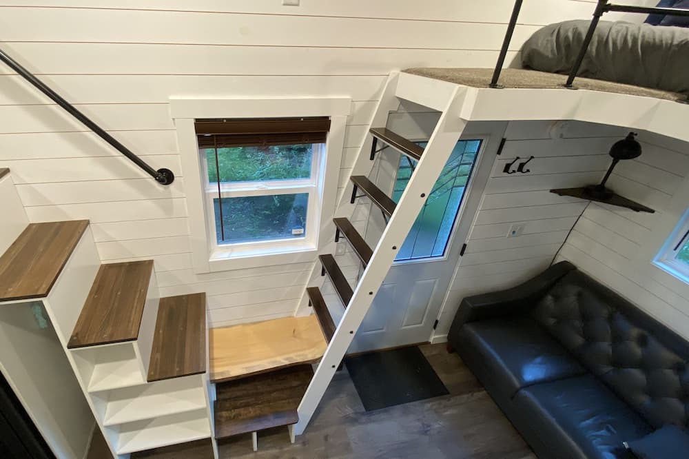 Photo of Bedroom in Mirrormont