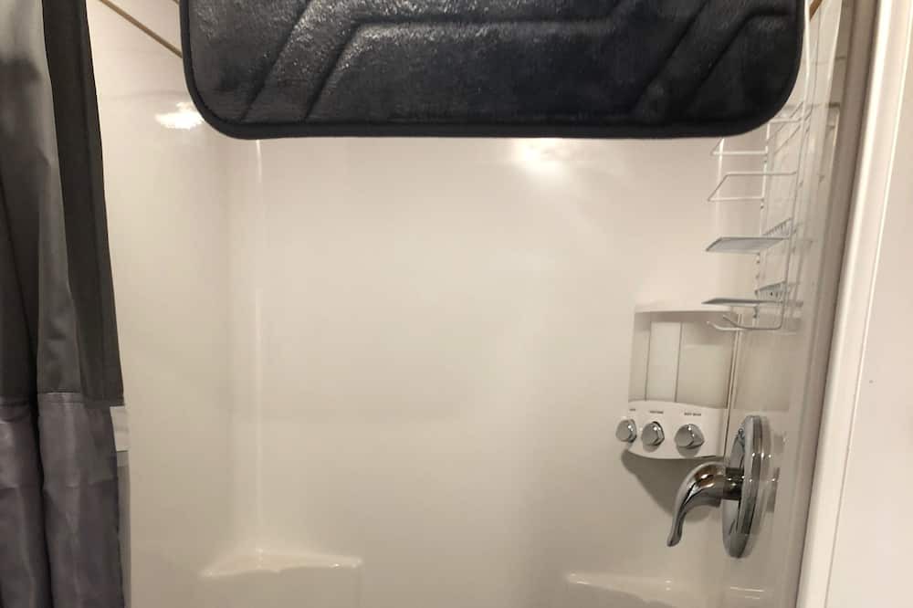 Photo of Bathroom in Mirrormont