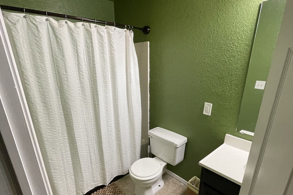 Photo of Bathroom in Baxter Springs