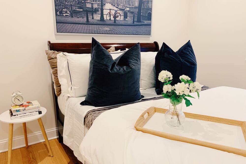 Photo of Bedroom in East Garfield Park