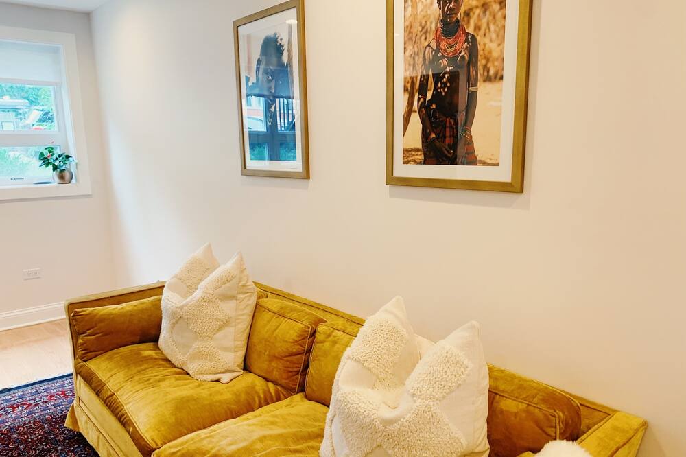 Photo of Livingroom in East Garfield Park