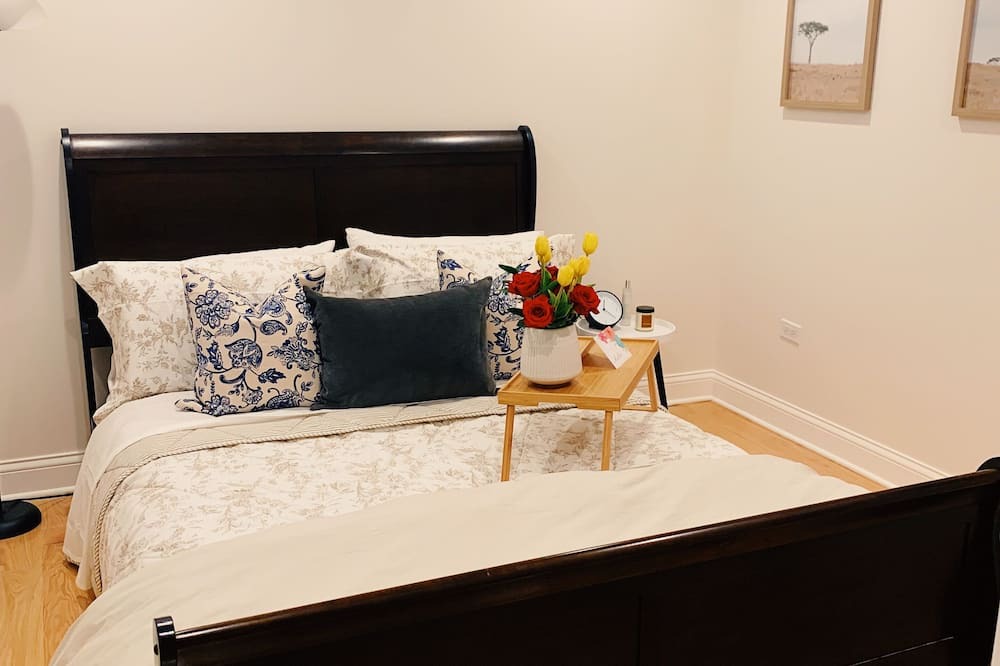 Photo of Bedroom in East Garfield Park