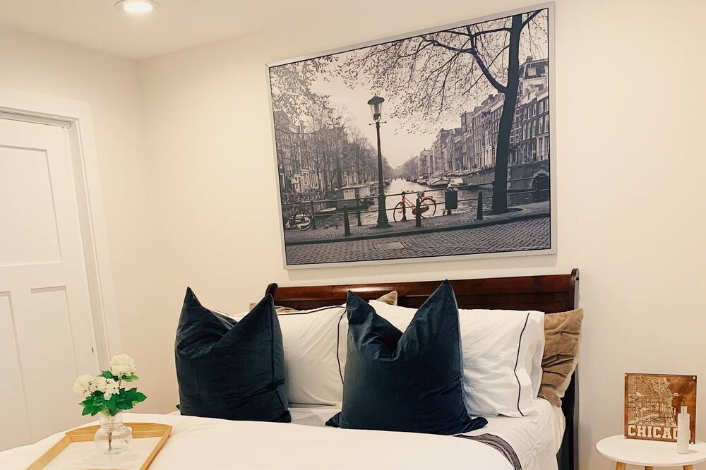 Photo of Bedroom in East Garfield Park