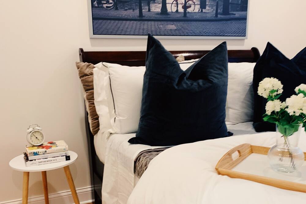 Photo of Bedroom in East Garfield Park