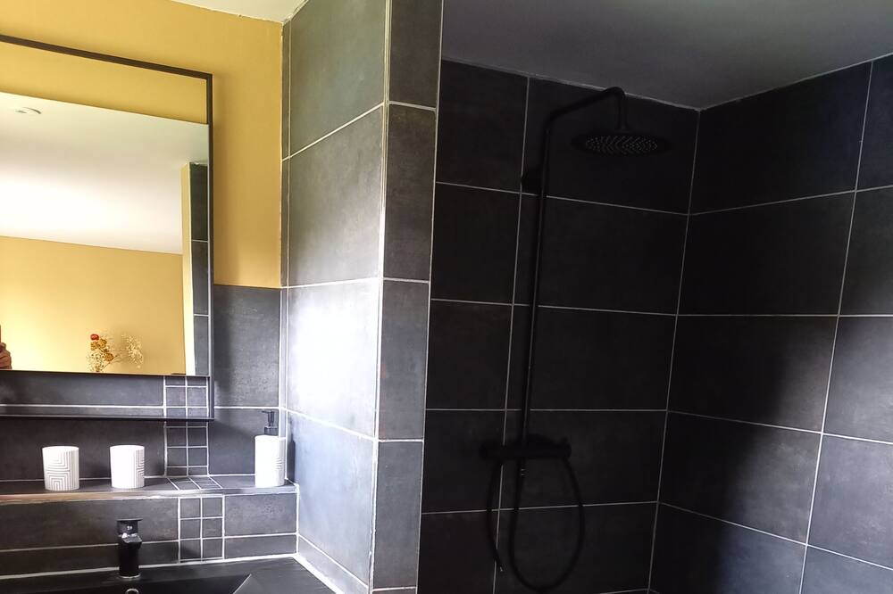 Photo of Bathroom in Neuvilley