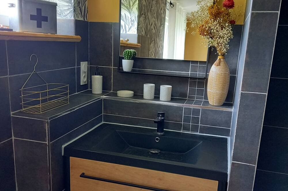 Photo of Bathroom in Neuvilley