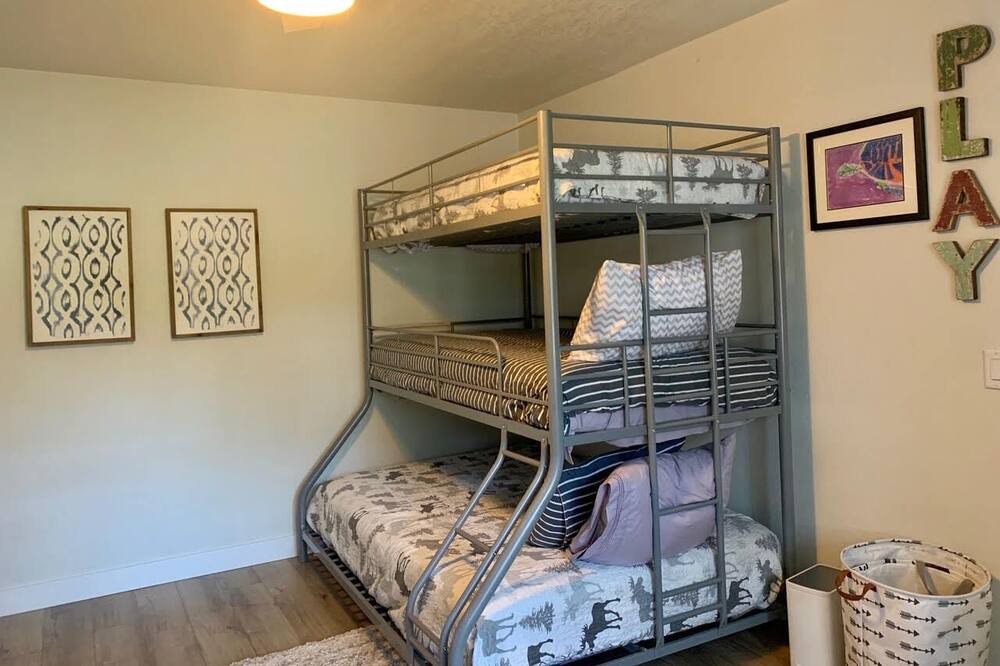 Photo of Bedroom in Sulphur