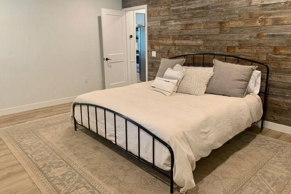 Photo of Bedroom in Sulphur