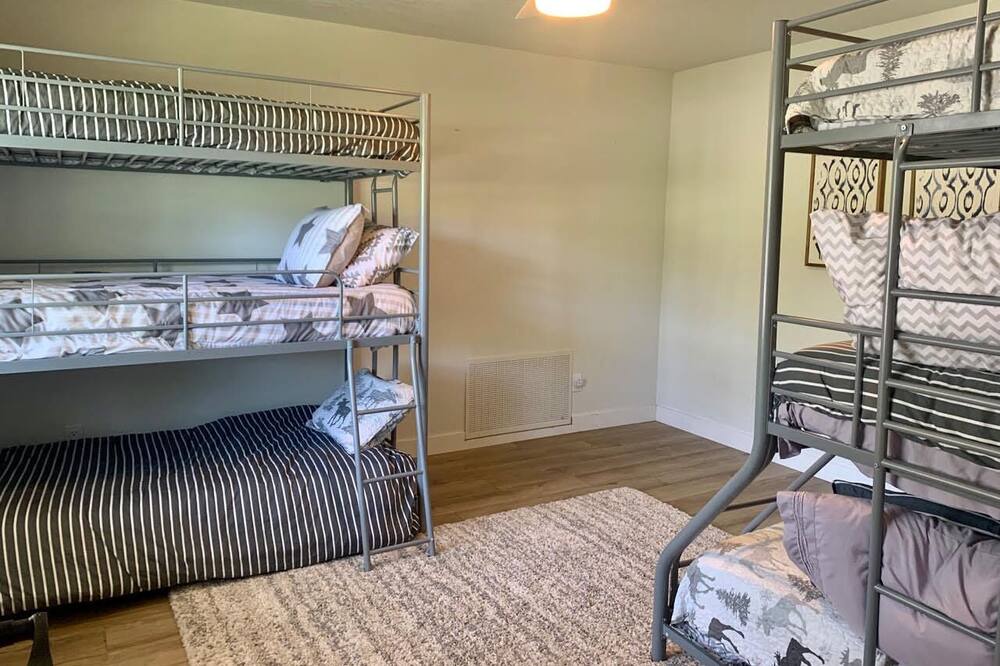 Photo of Bedroom in Sulphur