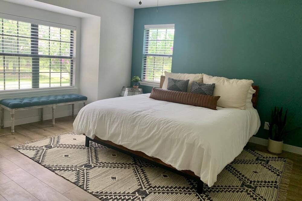 Photo of Bedroom in Sulphur