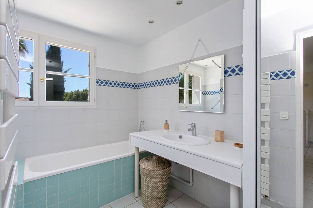 Photo of Bathroom in Baillargues